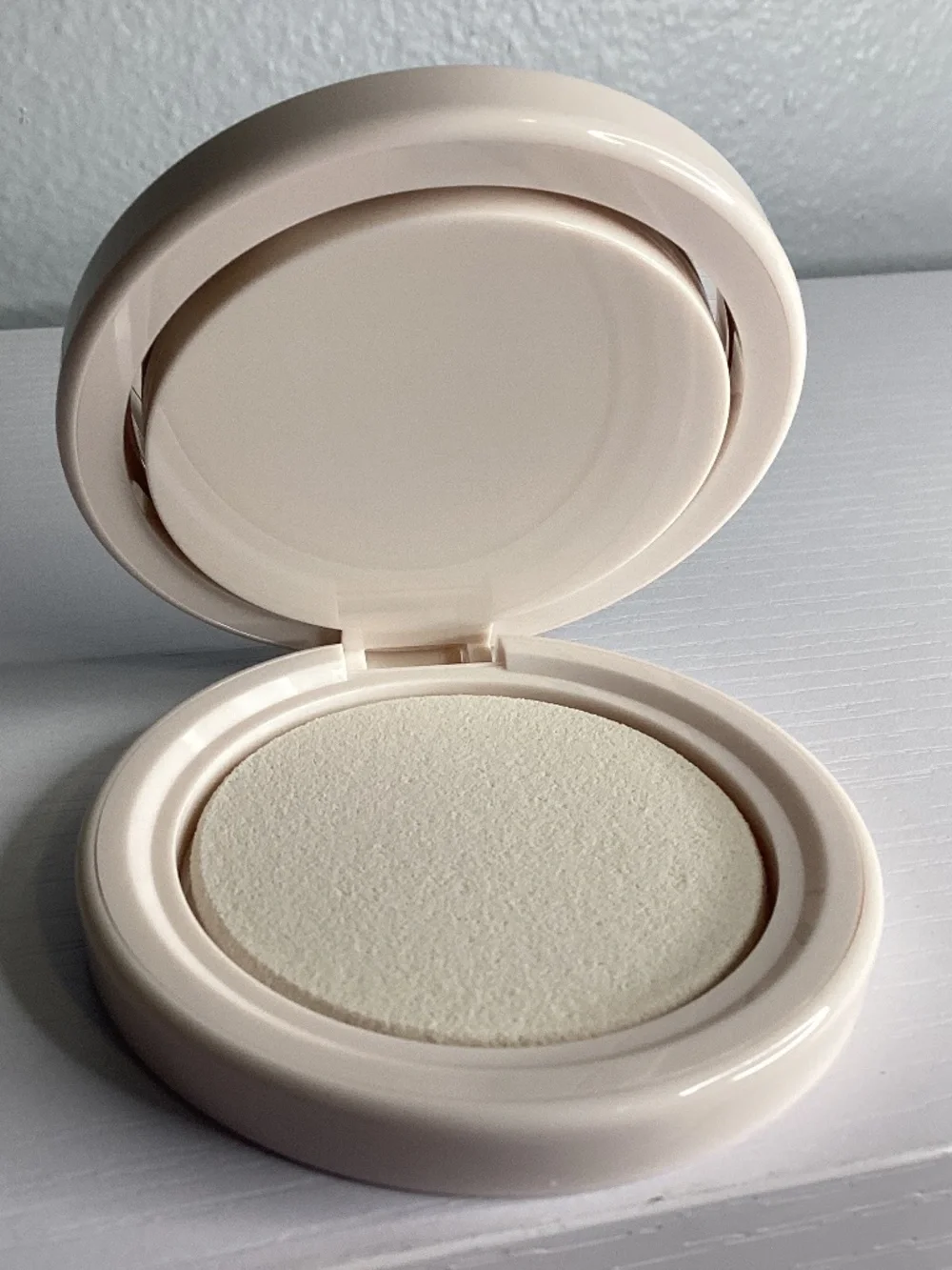Kylie Cosmetics Powder Foundation In Cream Compact 8c new in box